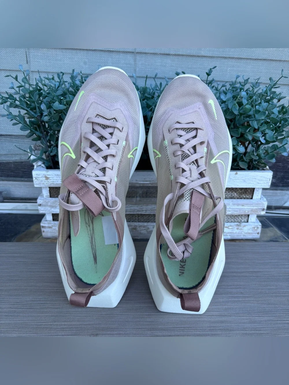Nike Women's Vista Lite Fossil Stone Size 10 US